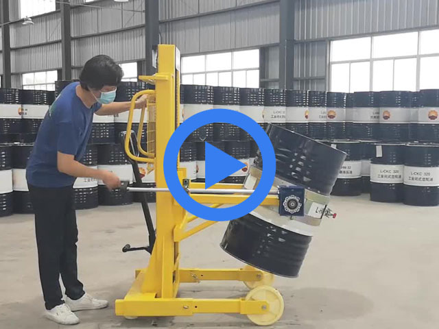 TD850系列油桶翻轉倒料應用案例 TD850系列油桶翻轉倒料應用案例